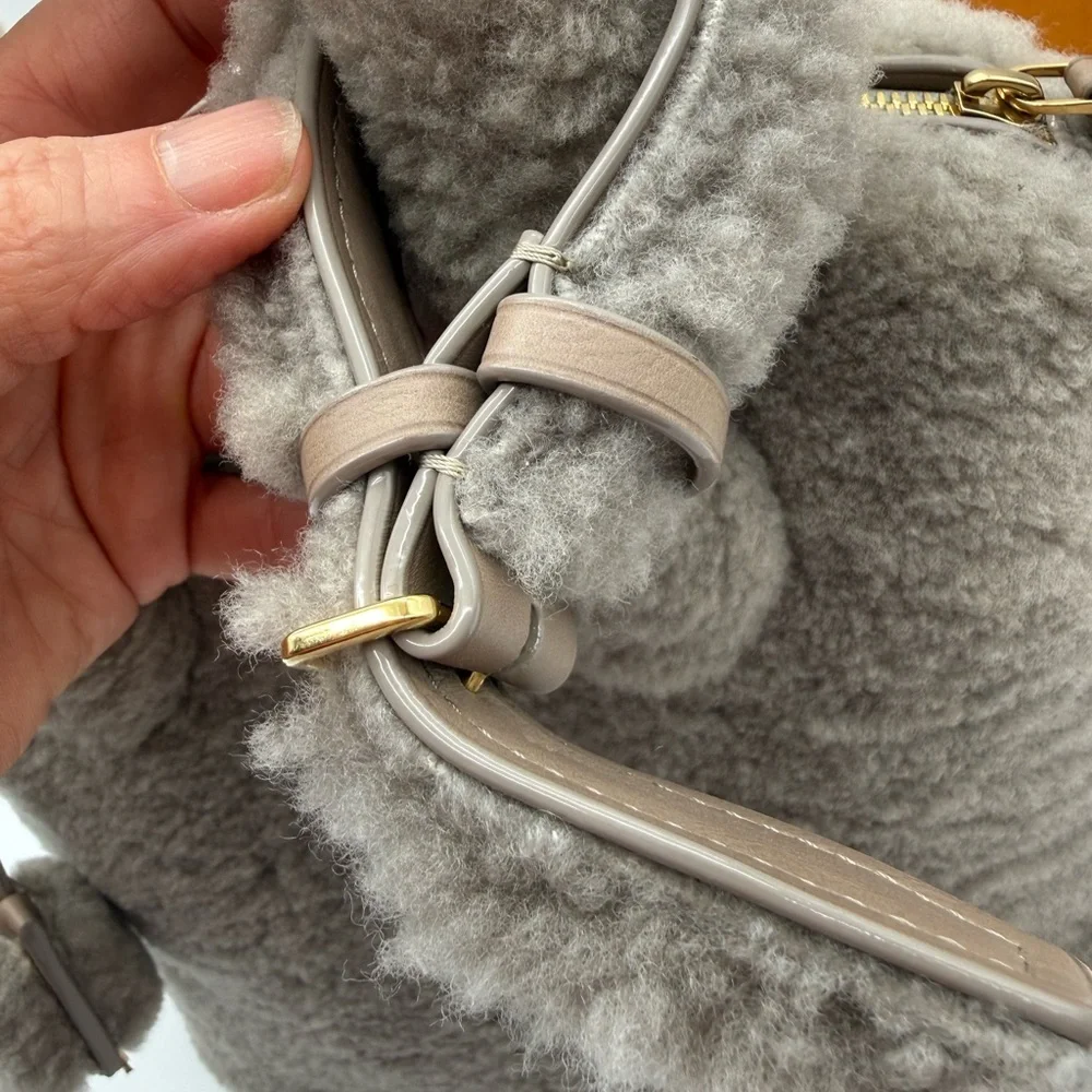 Louis Vuitton Pulsion Lockit Gray Shearling Handbag (2011) - Picture 3 of 16